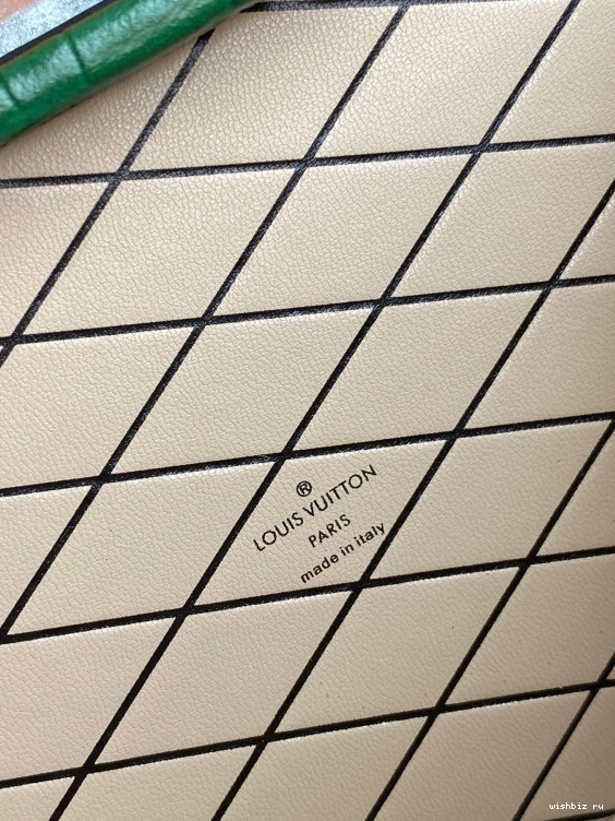 WIS VUITTON PETITE MALLE LOUIS 0117